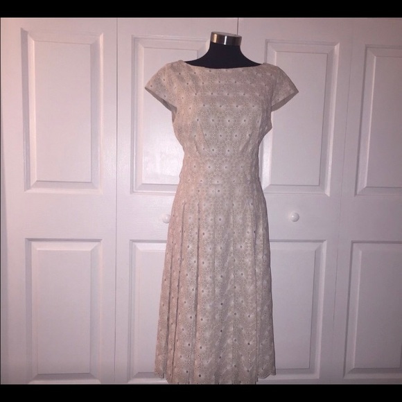 Jones New York Dresses & Skirts - Eyelet Lace Dainty Dress